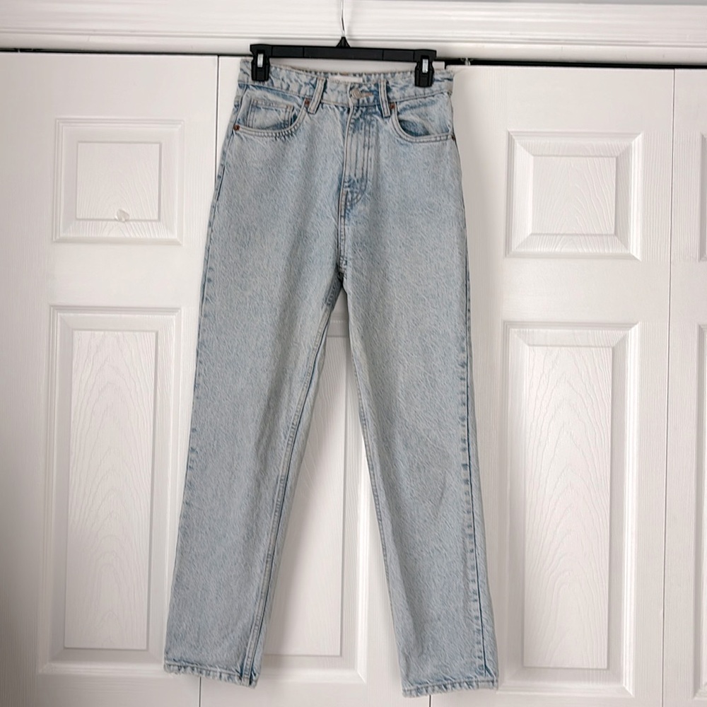 Zara High Waist Mom Jeans - great condition!